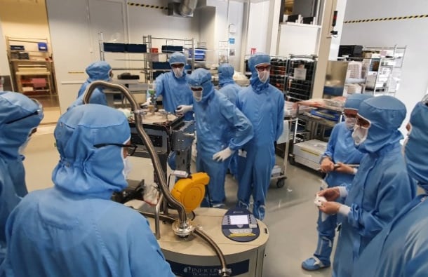 Group of maintenance technicians participating in training inside Crolles's cleanroom