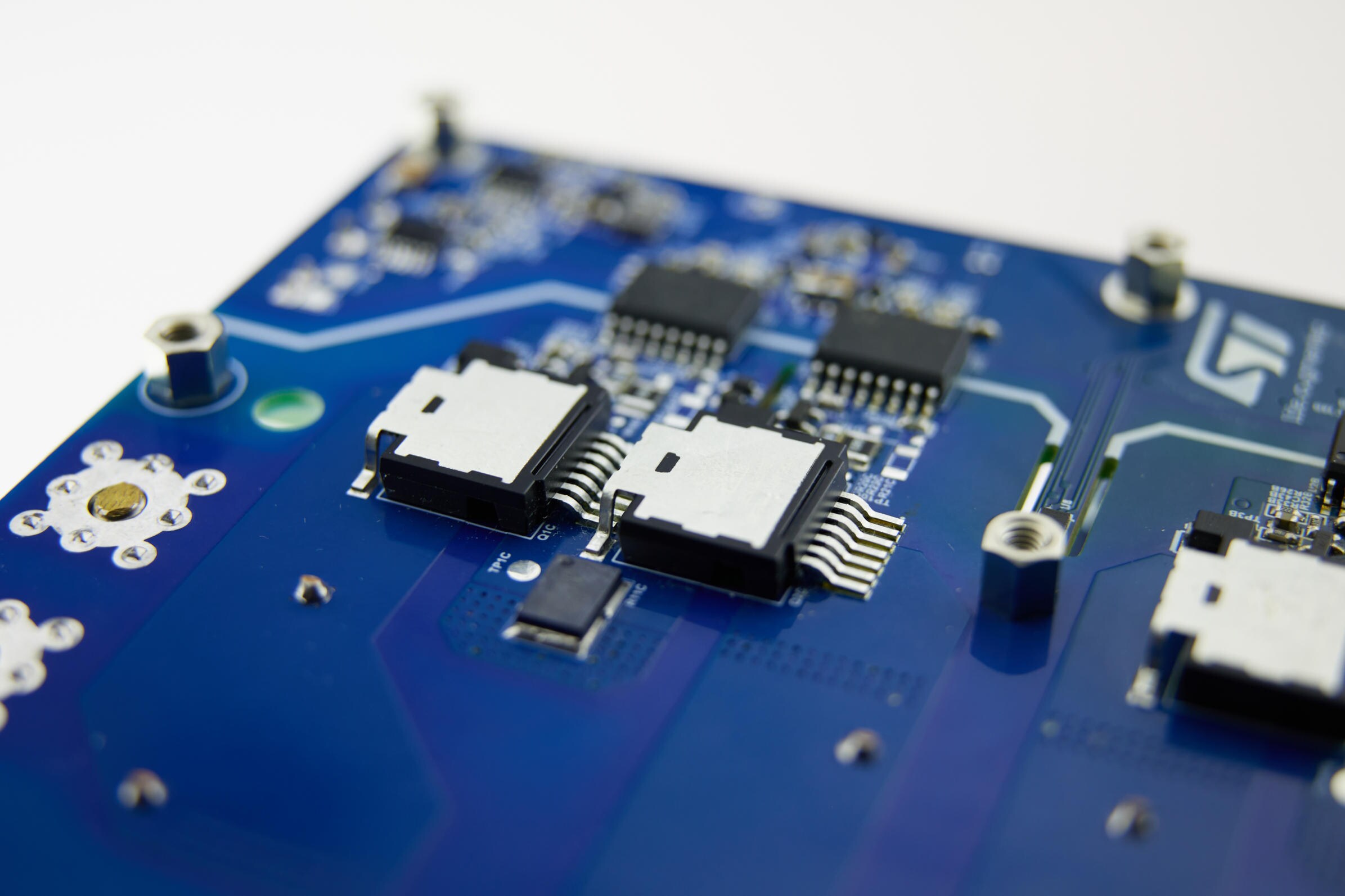 Servo drive design featuring SiC MOSFET in HU3PAK